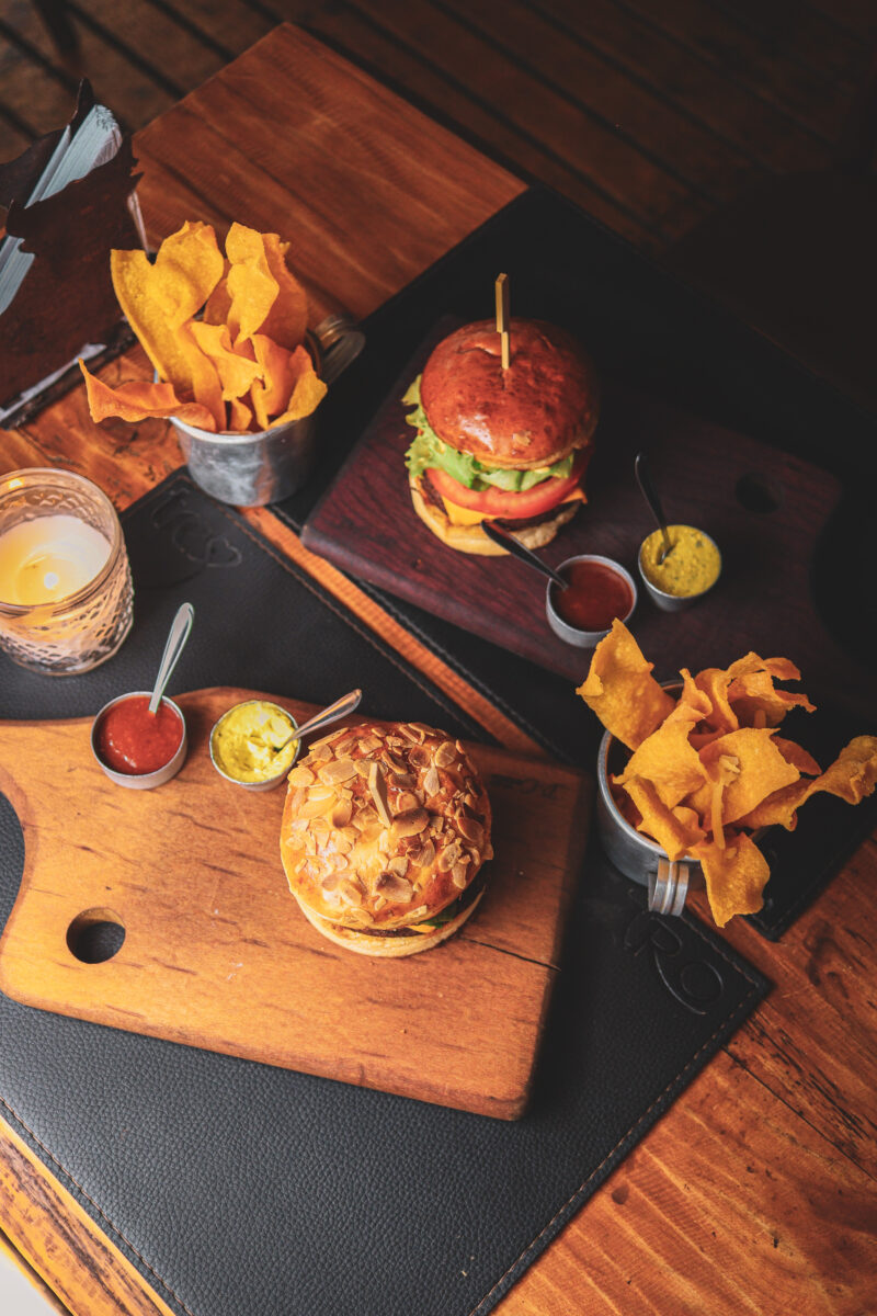 Imagem dos hambúrgueres do Toro para simbolizar onde comer em Gramado